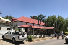 Vicky calling Jacques