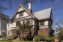 Tudor-Revival